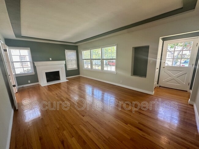 Building Photo - 340 W Spazier Ave