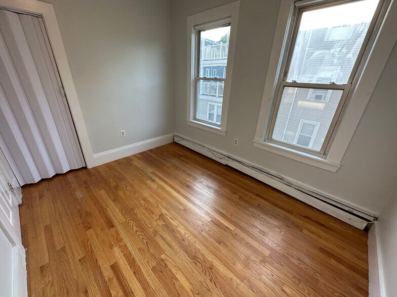 Building Photo - 857 E 1st St