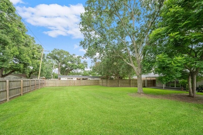 Building Photo - 5475 S Ridge Dr