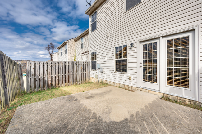 Building Photo - 138 Stonecrest Dr