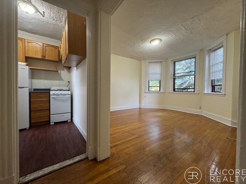 Building Photo - 84 New Whitney St