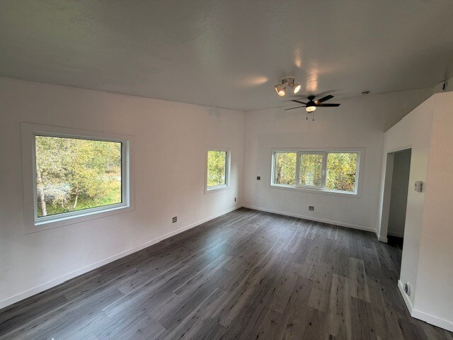 Building Photo - 4500 Willow Cir