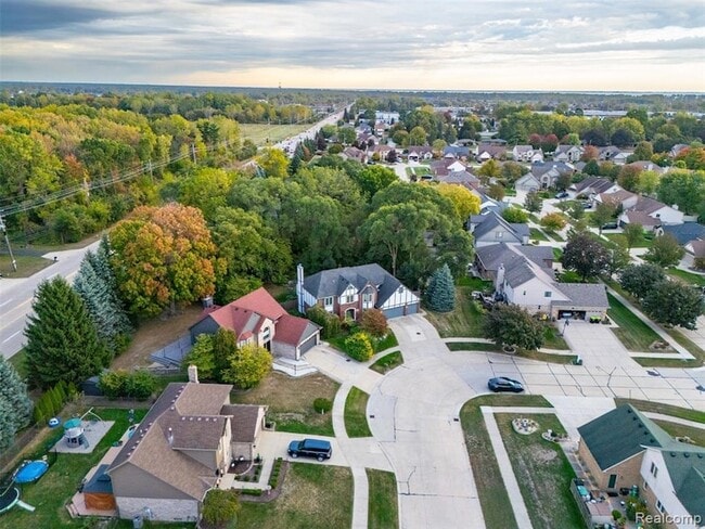 Building Photo - 23931 Pointe Dr