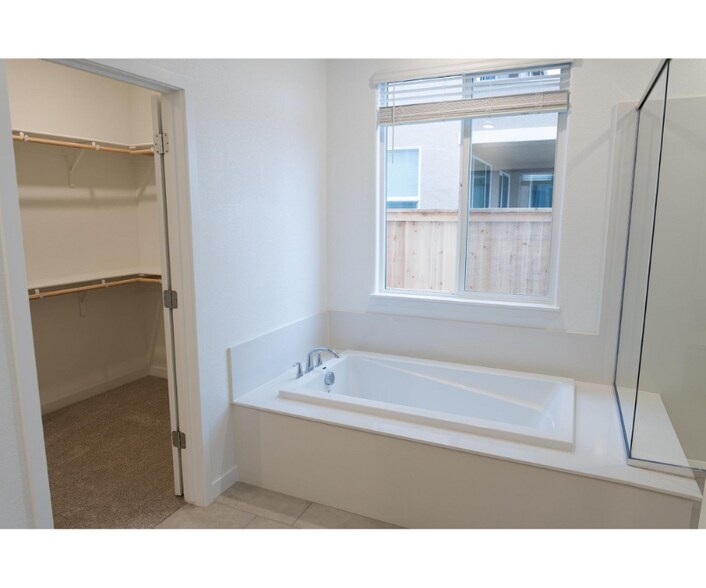 Building Photo - 5348 Liberty Ship Wy