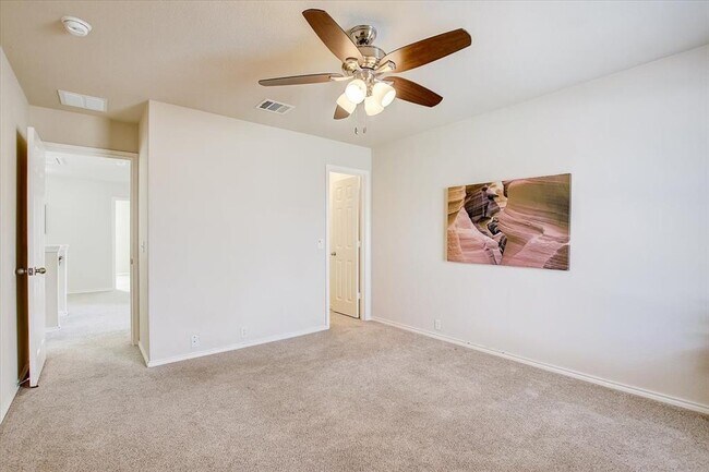 Building Photo - 537 Golden Creek Dr
