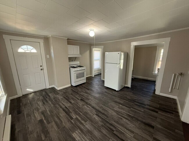 Primary Photo - 45 Aspen St