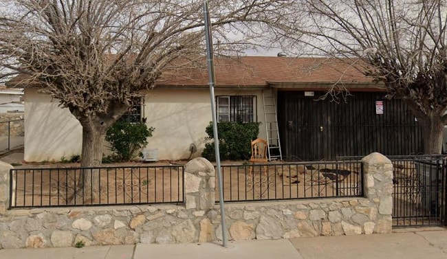 Building Photo - 9008 Diana Dr