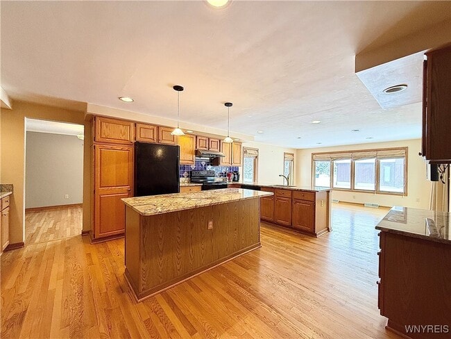 Building Photo - 8 Hummingbird Ln