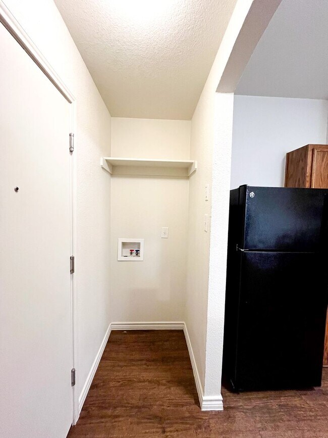Building Photo - 1515 Justin Lp