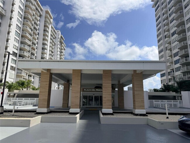 Building Photo - 18031 Biscayne Blvd