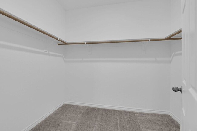 Building Photo - 3 bedroom home in gated community! Move in...