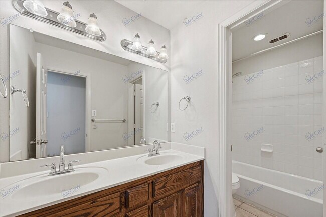 Building Photo - 1021 Ellis Way