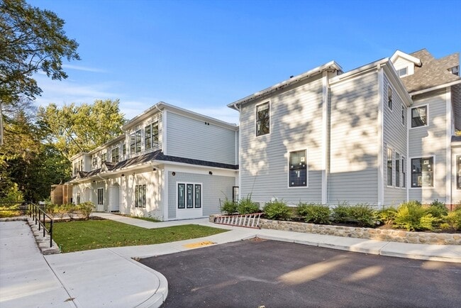 Building Photo - 186 Bedford St