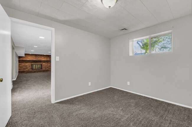 Building Photo - Spacious 5 Bed in Riverdale with Large Yard