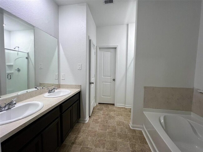 Building Photo - 14633 E Pine Heart Dr