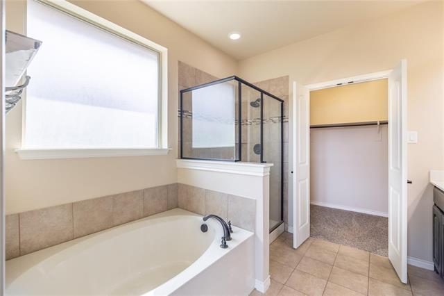 Building Photo - 637 Peach Ln