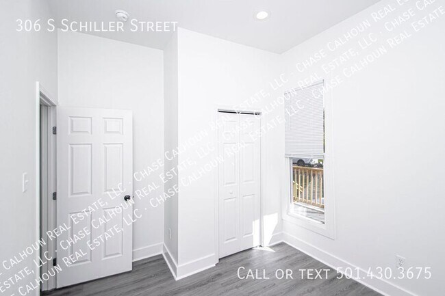 Building Photo - 306 S Schiller St