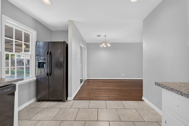 Building Photo - 1409 Wycliffe Dr