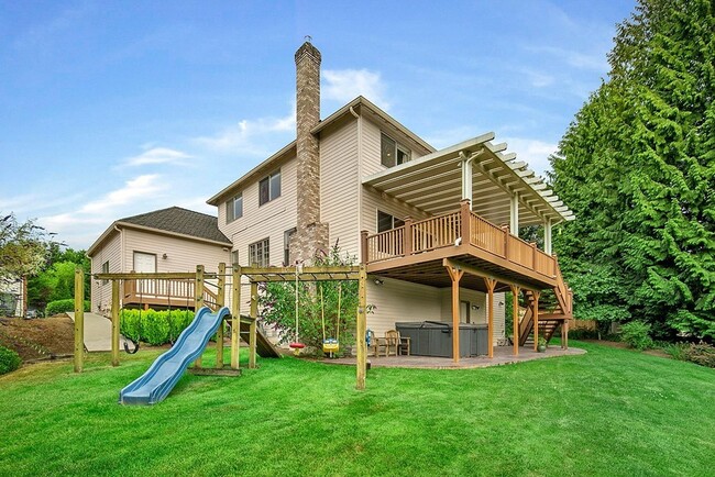 Building Photo - 4bd/2.5ba Newcastle Home