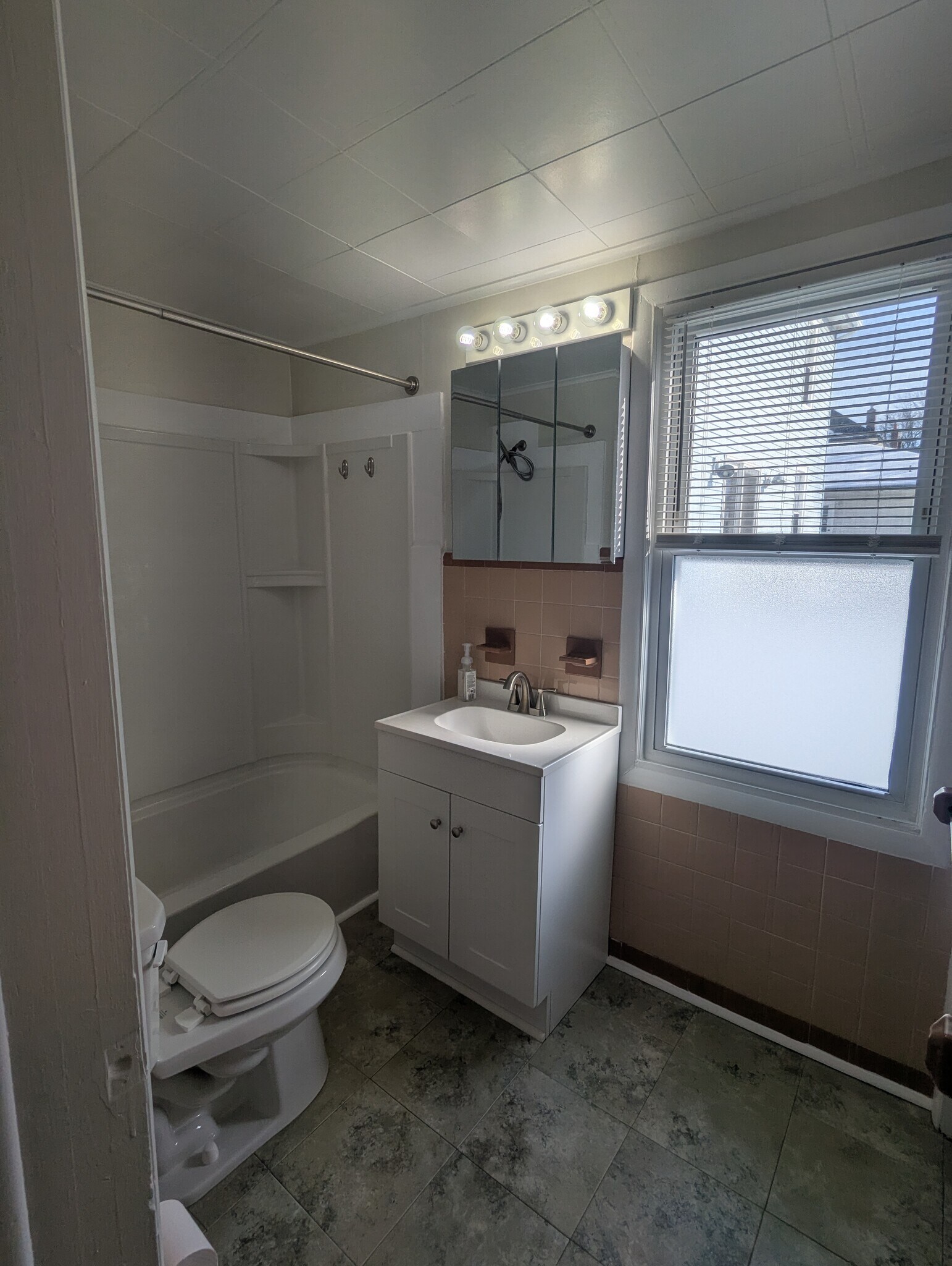 Building Photo - 16 Beloit Ave