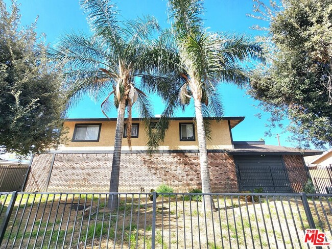 Building Photo - 165 N Hamilton Ave