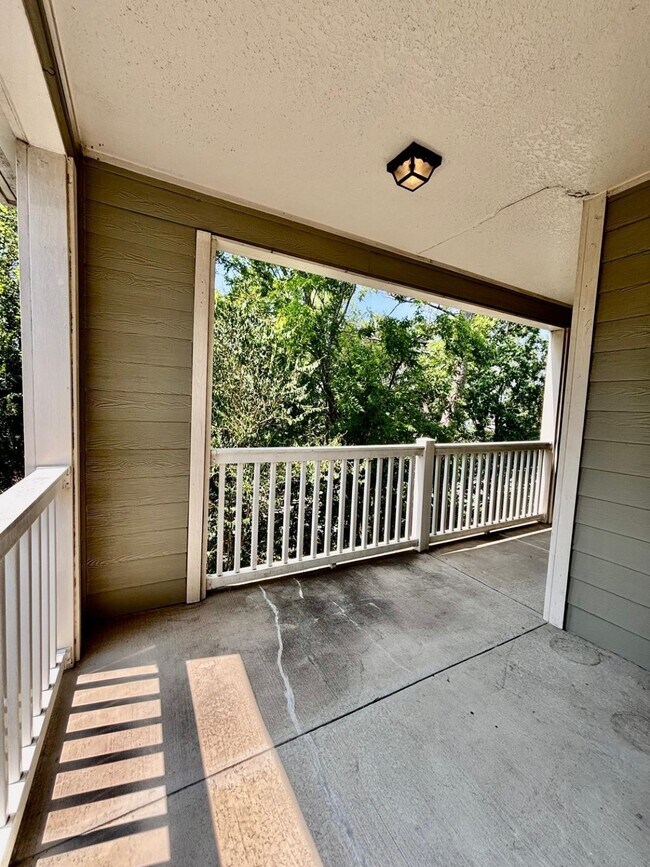 Building Photo - 10440 Deerwood Rd
