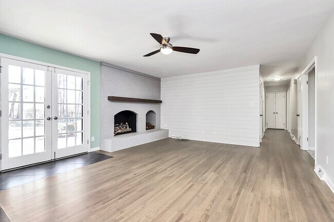 Building Photo - 1932 Stoneyridge Dr