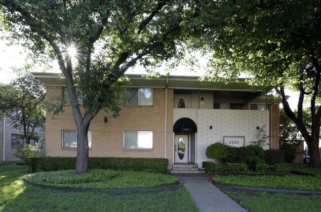 Building Photo - Hilton Arms