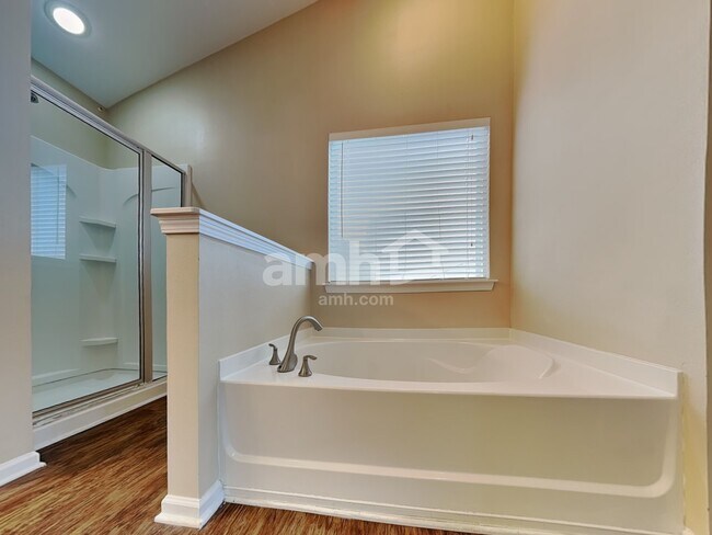 Building Photo - 114 Fining Ct