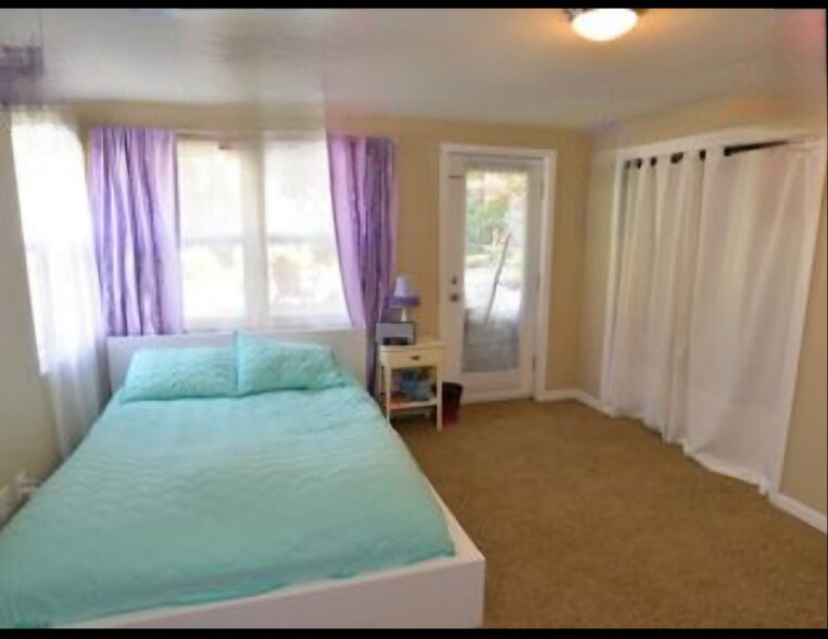 Building Photo - 6850 SW 68th Ave