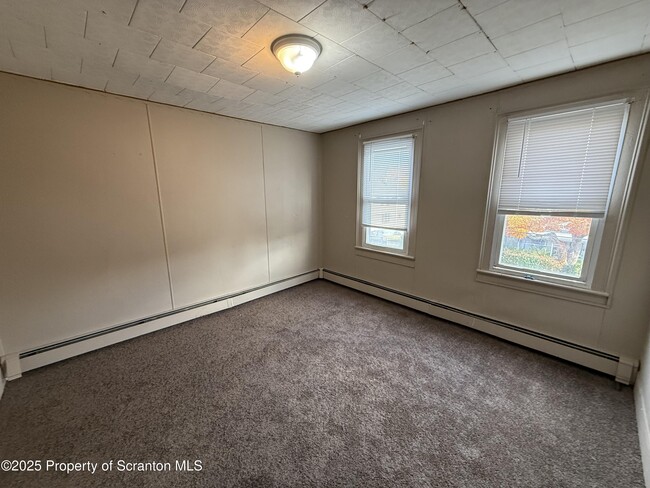 Building Photo - 205 2nd St