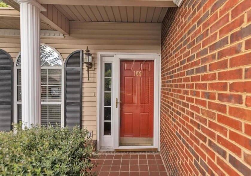 Building Photo - 1694 Red Oak Dr