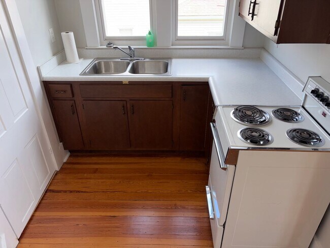 Building Photo - Cozy 1 Bed,1 Bath partially furnished apartment located in The Heart Of Elizabethtown!