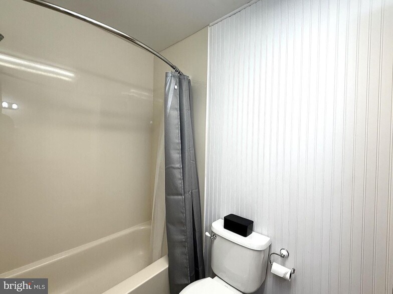 Building Photo - 5020 W Brigantine Ct