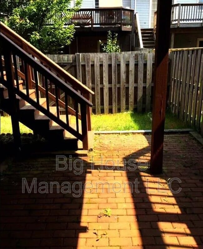 Building Photo - 5802 Appleford Dr