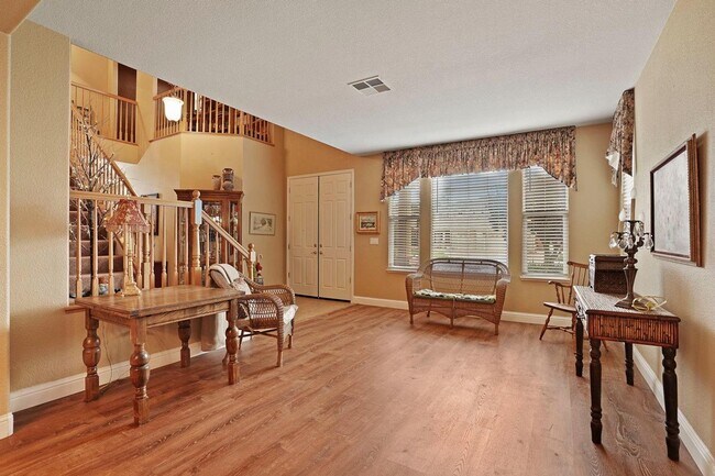 Building Photo - 549 Glenbriar Cir