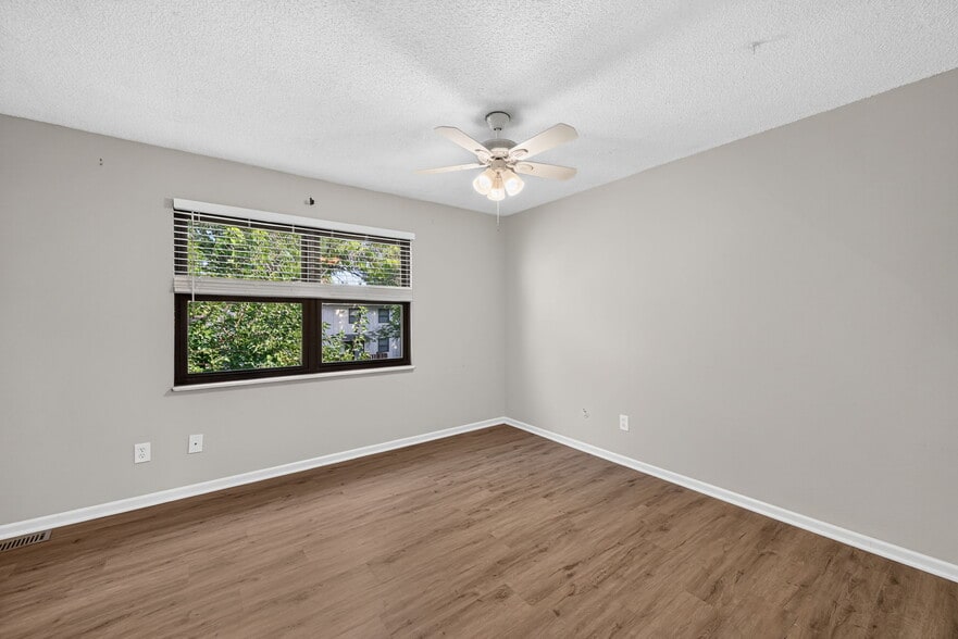 Building Photo - 13391 Hiddendale Ln