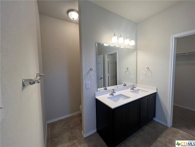Building Photo - 208 Christopher Dr