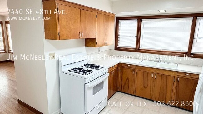 Building Photo - 7440 SE 48th Av