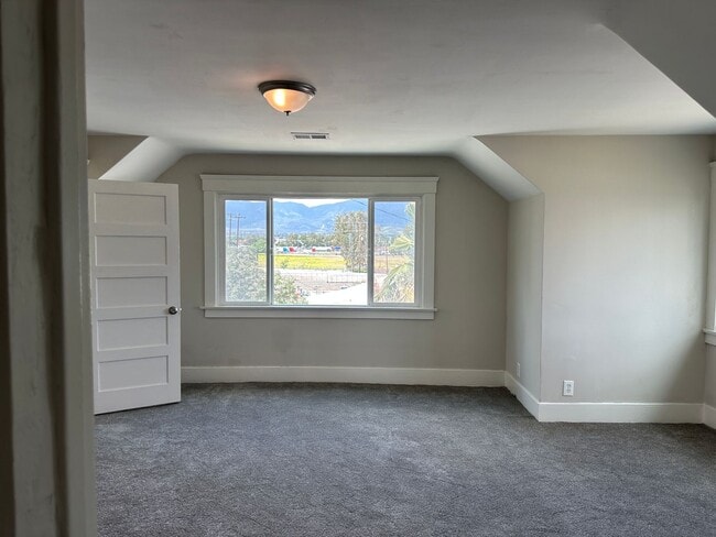 Building Photo - Newly Renovated-Victorian Style home San B...