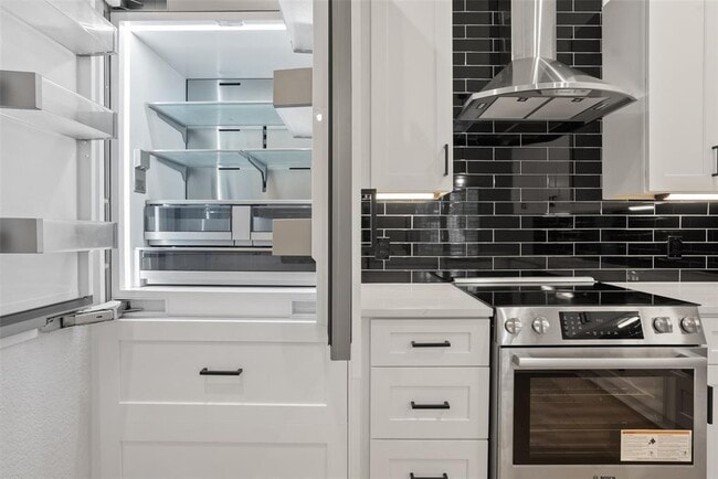 Building Photo - 4231 Westlake Dr