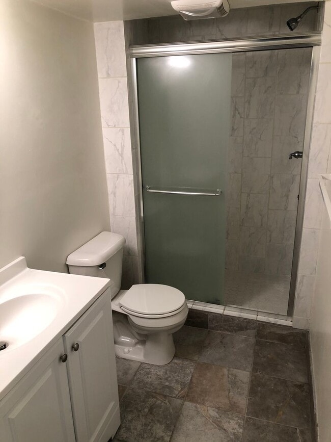 Building Photo - Spacious and Private 4-bed, 3-bath House in Desirable Highland Park Neighborhood of St. Paul!