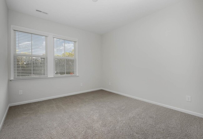 Building Photo - BEAUTIFUL TOWNHOME IN TERRACES AT FARMINGTON