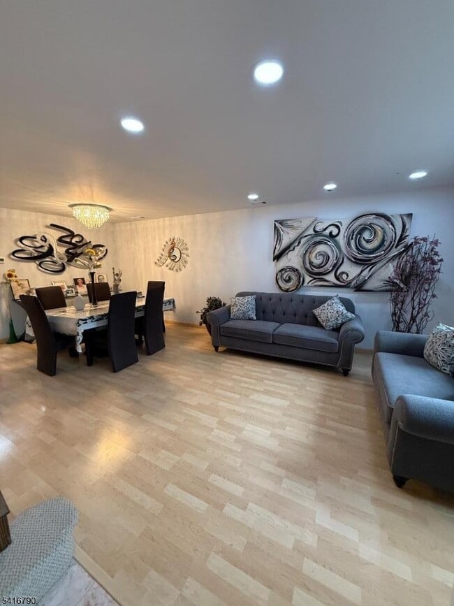 Building Photo - 195 Matlook Pl