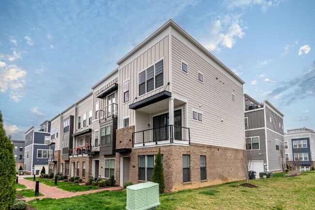 Building Photo - Modern End-Unit Townhome in Rocketts Landing with an Incredible Rooftop Terrace