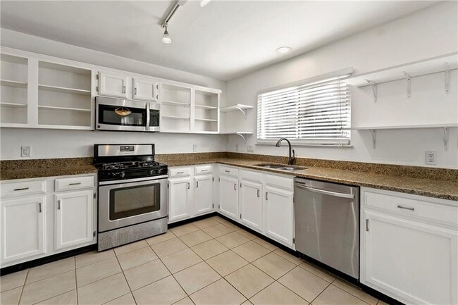 Building Photo - 3744 Misty Wood Dr N W