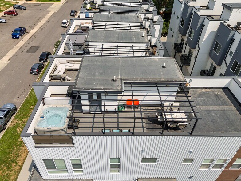 Building Photo - 3081 W 16th Ave