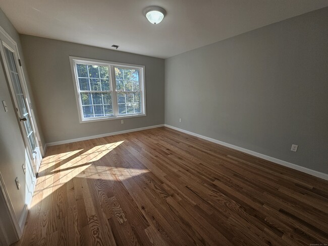 Building Photo - 141 Country Squire Dr