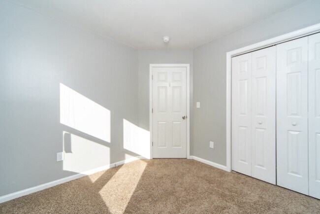 Building Photo - Beautiful 3 bed/ 2.5 bath home in Deep Creek