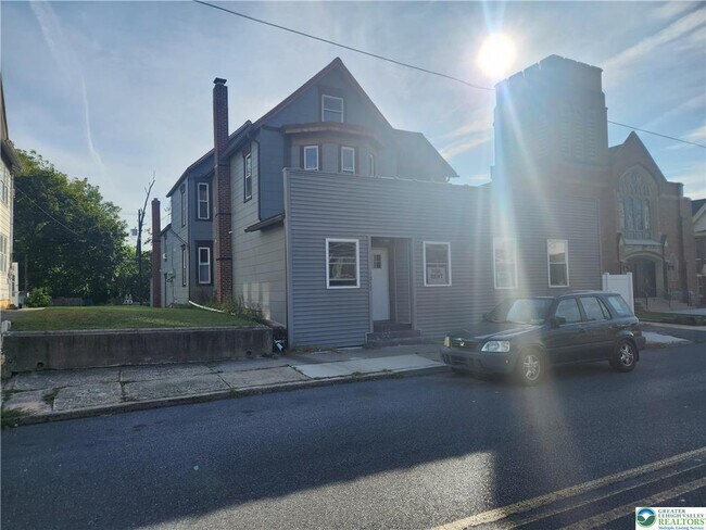 Building Photo - 1249 Main St